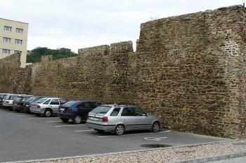 Jihozápadní roh hradeb ( © Petr Turyna 07/2005)