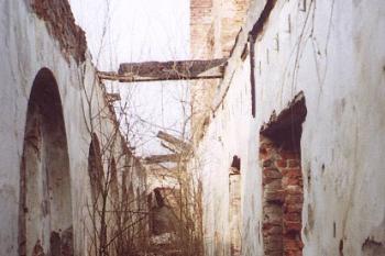arkádová chodba v patře východního křídla ( © Jan P. Štěpánek 2002)