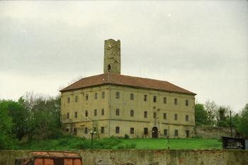 Zámek od severovýchodu ( © Ivan Grisa 05/2000)