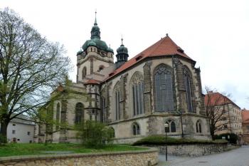 Gotický trojlodní kostel svatého Petra a Pavla ( © František Kinař 05/2017)