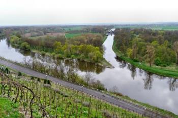 Pohled na soutok Labe a Vltavy na vyhlídce u kostela ( © František Kinař 05/2017)