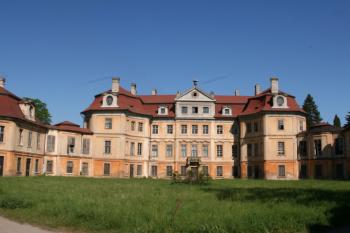 Kaple, hlavní budova a východní pavilon od hlavní brány ( © Ivan Grisa 05/2009)