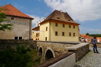 zde stála Horní brána (© Karel Husák, 06/2013)