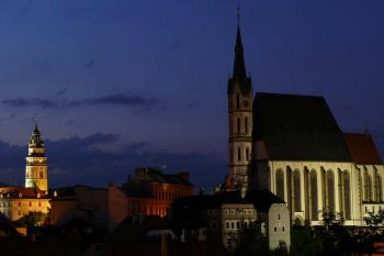 Kostel sv. Víta a krumlovský zámek (© Jiří Cukr, 07/2009)