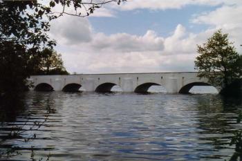 Most mezi Stranou a Novou Hlínou (© Jiří Cukr, 05/2004)