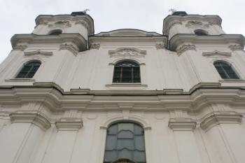 Vstupní průčelí (© Pavel Lasztovicza, 02/2015)