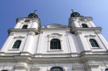 podhled průčelí basiliky ( © Jan P. Štěpánek 09/2005)