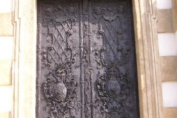 ornamentální vstupní dveře ( © Jan P. Štěpánek 09/2005)