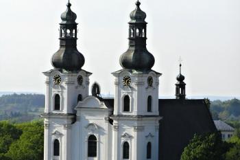 basilika minor Panny Marie v pohledu z věže farního kostela ( © Jan P. Štěpánek 05/2010)