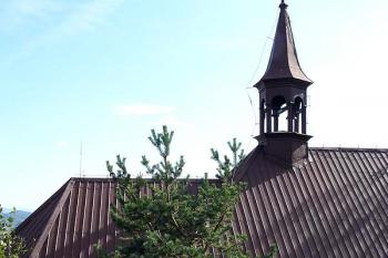 Kaple z vrcholové skály (© Jiří Cukr, 10/2009)
