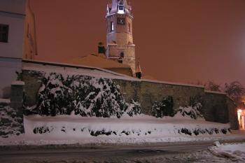 nejzachovalejší úsek městské hradby u farního kostela ( © Jan P. Štěpánek 01/2010)