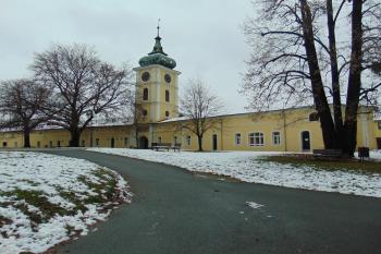 Nádvorní strana předzámčí (© Dušan Dohňanský  11/2021)