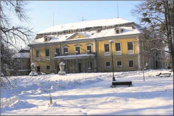 pohled od západu na zámeckou budovu ( © Jan P. Štěpánek 01/2006)
