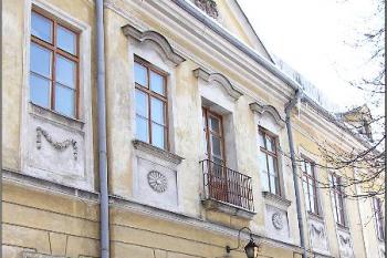 severní průčelí zámku s hlavním vchodem ( © Jan P. Štěpánek 01/2006)