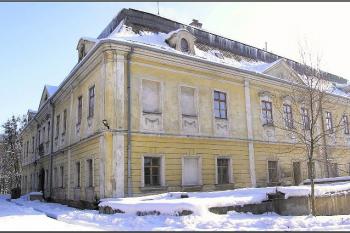 celkový pohled na hlavní zámeckou budovu od severozápadu ( © Jan P. Štěpánek 01/2006)