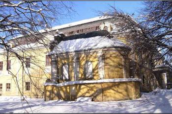 celkový pohled na zámek s kaplí od jihovýchodu ( © Jan P. Štěpánek 01/2006)