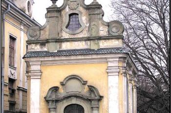 průčelí zámecké kaple přistavěné k zámku v roce 1914 ( © Jan P. Štěpánek 01/2005)