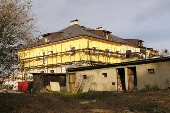 zadní partie zámku ( © Jan P. Štěpánek 11/2005)