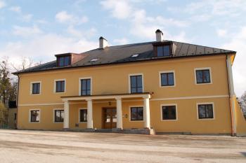 průčelí zámku ( © Miroslav BITTER 04/2006)