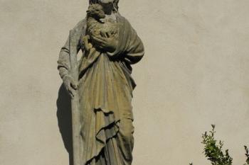 Náhrobek u kostela (© doxa , 09/2011)