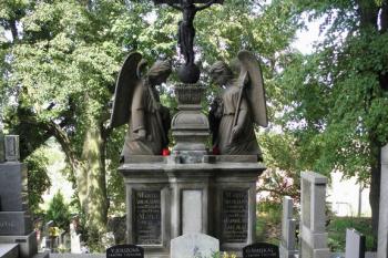 Náhrobek na hřbitově (© doxa , 09/2011)