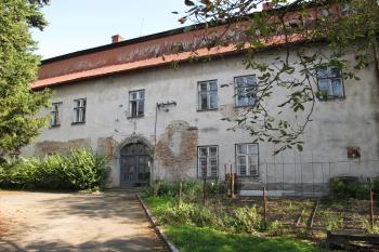 hlavní zámecké průčelí na západní straně (© D Dohňanský, 10/2016)