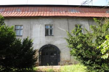 průjezdný vstup v parkové části (© D Dohňanský, 10/2016)