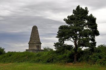 Mohyla postavena k památce slavné bitvy u Lipan ( © Radovan Smokoň 07/2010)