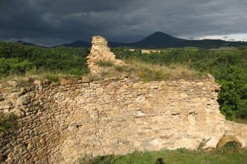 Fragment zdi hradu Opárno (© Jiří Čížek, 08/2008)