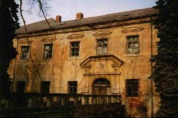 Průčelí zámku (© Iva Synková 2001)