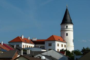 zámek od řeky Bečvy ( © Jan P. Štěpánek 08/2012)