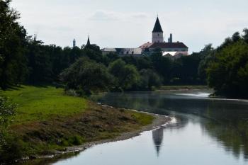Přerov se zámkem a řekou Bečvou od východu ( © Jan P. Štěpánek 08/2012)