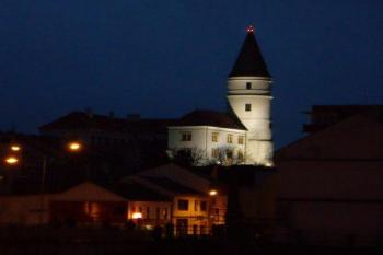 Noční pohled na zámek od řeky Bečvy (© Petr Pospíšil, 04/2007)