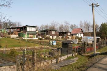 Pohled do míst, kde stával zámek. ( © Miroslav BITTER 03/2007)