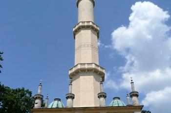 jižní průčelí lednického minaretu ( © Jan P. Štěpánek 07/2010)
