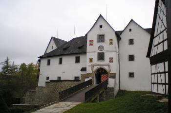 Čelní pohled na palác 1. nádvoří hradu Seeberg (31,7/2011)