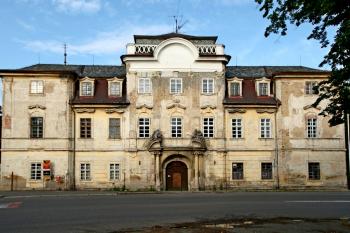 hlavní průčelí (© Pavel Zany Komárek 11. 7. 2009)