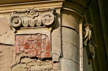 detail štupkové římsy (© Pavel Zany Komárek 11. 7. 2009)