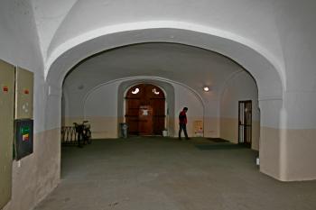 průjezd - pohled k západu (© Pavel Zany Komárek 1. 12. 2009)