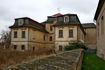 celkový pohled od severovýchodu (© Pavel Zany Komárek 1. 12. 2009)