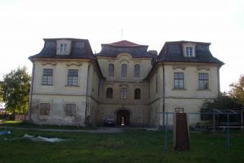 Pohled na zámek z bývalého parku (© Jan Šebek, 04/2008)