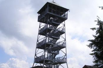 Rozhledna na vrcholu (© Libor Buganský 07/2004)