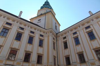 Jižní vnitřní nároží s veži (© Dušan Dohňanský  09/2021)