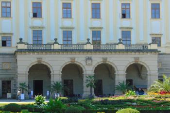 Terasa v sv. parkovém křídle (© Dušan Dohňanský  09/2021)