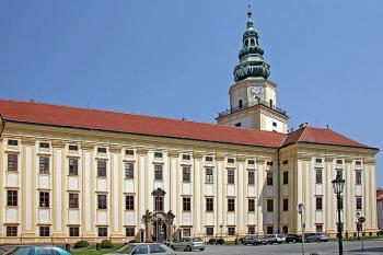 Hlavní průčelí ( © Luděk Pitter 07/2005)