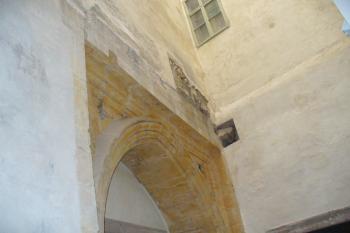 pozdně gotický portál v zámecké (průjezdní) věži (© zdeněk komínek, 4/2006)