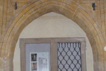 pozdně gotický portál v zámecké (průjezdní) věži (© zdeněk komínek, 4/2006)