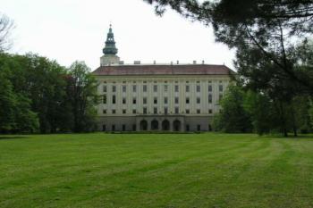 Arcibiskupský zámek (© Vojtěch Novák 05/2004)