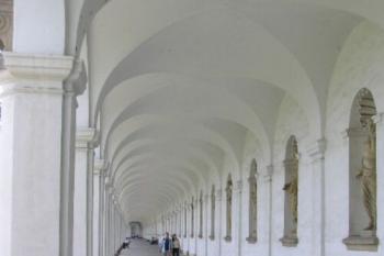 Kolonáda (© Vojtěch Novák 05/2004)