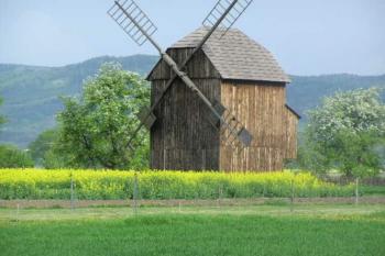 Rymice- větrný mlýn (© Vojtěch Novák 05/2004)